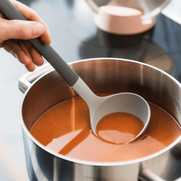 مغرفة رمادية