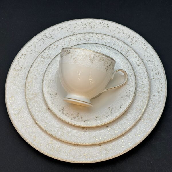 طقم سفره 112 قطعه – هلنان نارومي